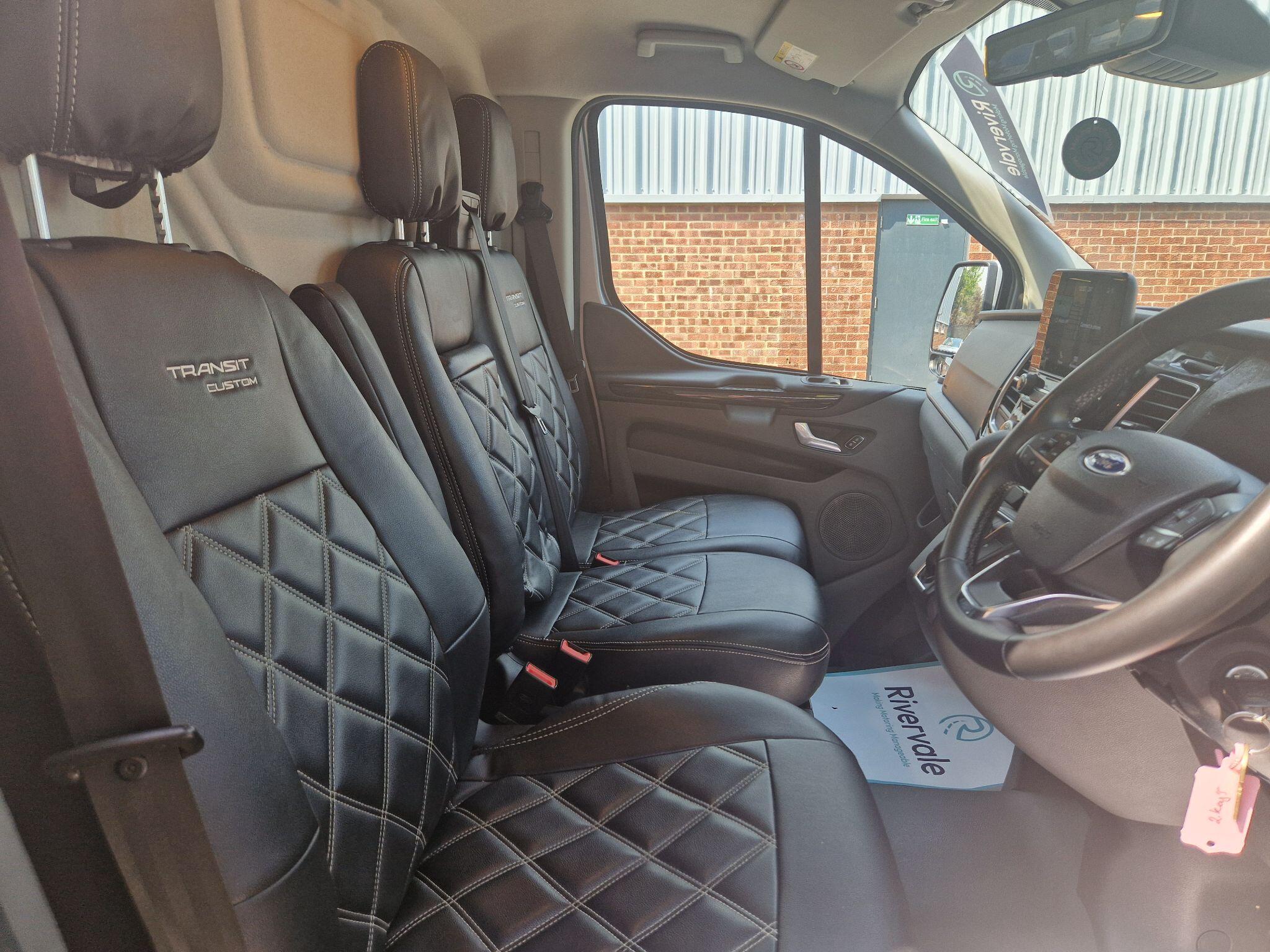 Ford Transit Custom image 14